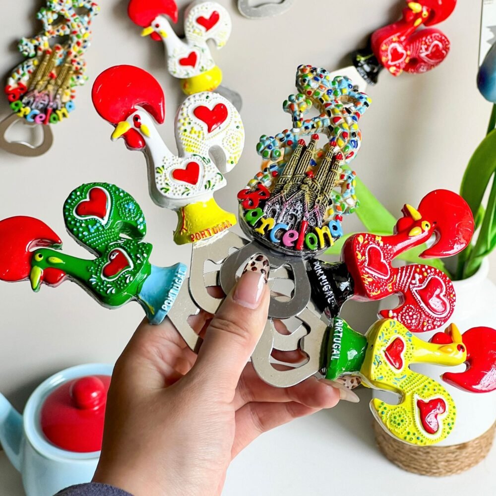 wholesale rooster and lizard-shaped fridge magnets, travel souvenirs, home decorative crafts, creative resin bottle openers factory direct