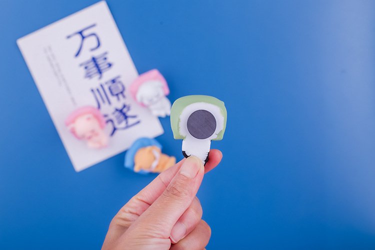 wholesale animal fridge magnets: pandas, pink pigs, little dogs, white rabbits, sleeping beds, tablecloths factory direct