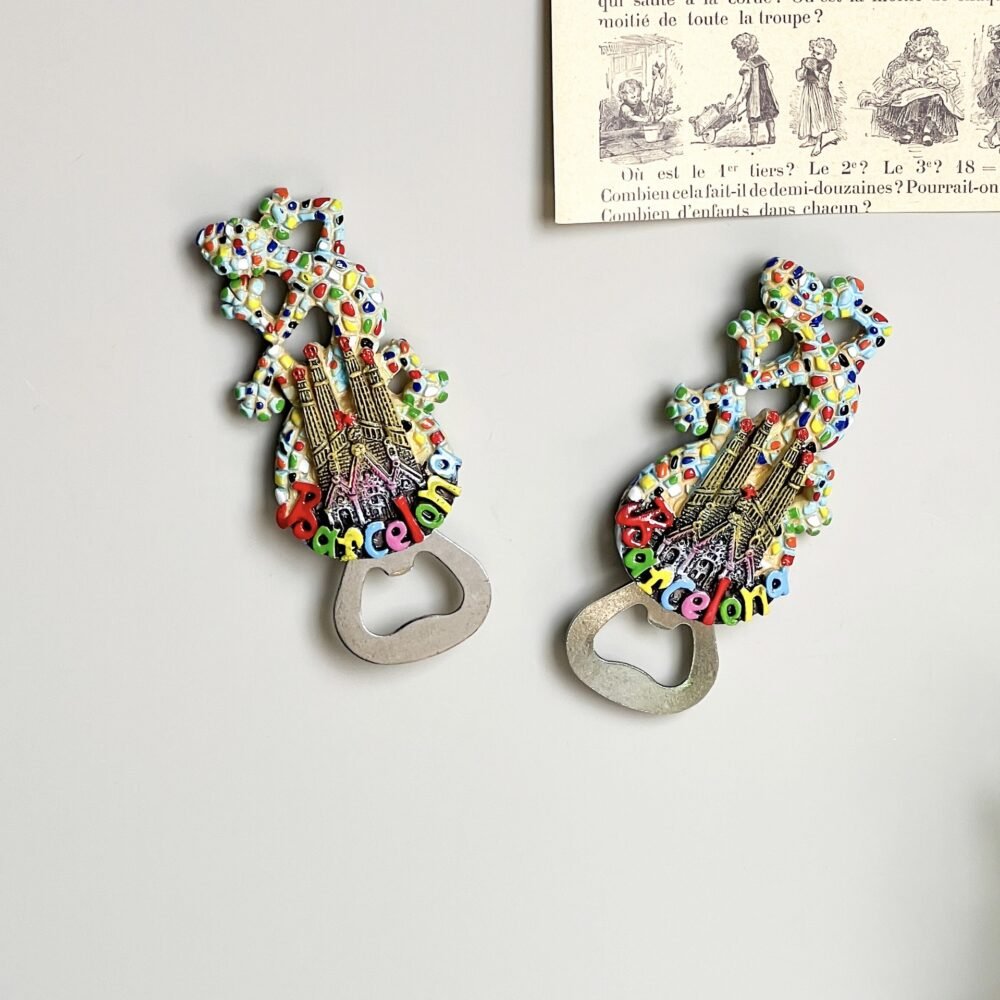 wholesale rooster and lizard-shaped fridge magnets, travel souvenirs, home decorative crafts, creative resin bottle openers factory direct
