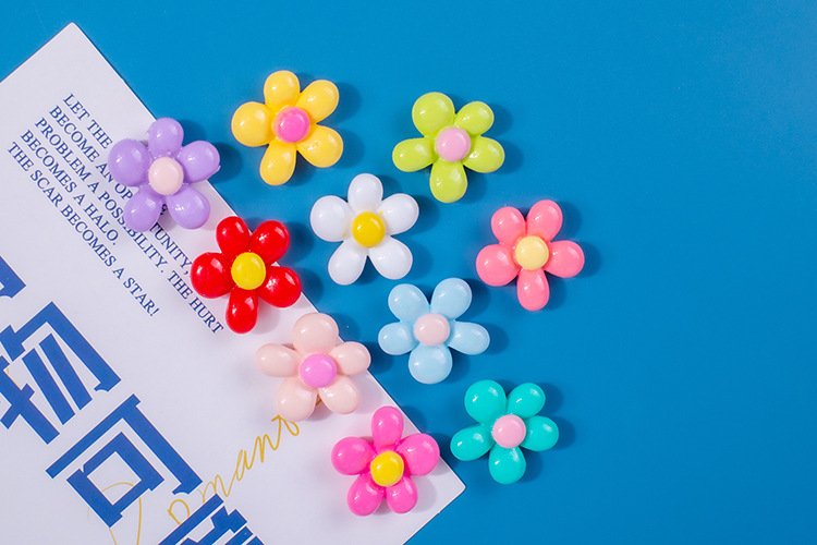 wholesale adorable 3d five-petal flower fridge magnets, magnetic attraction, instant photo fixing, high aesthetic home decorative magnets factory direct
