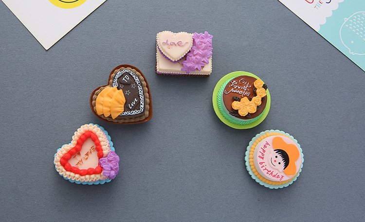 wholesale creative 3d simulated food fridge magnets, birthday cakes, pastries, hamburgers, gourmet resin magnetic decorative stickers factory direct