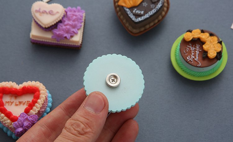 wholesale creative 3d simulated food fridge magnets, birthday cakes, pastries, hamburgers, gourmet resin magnetic decorative stickers factory direct