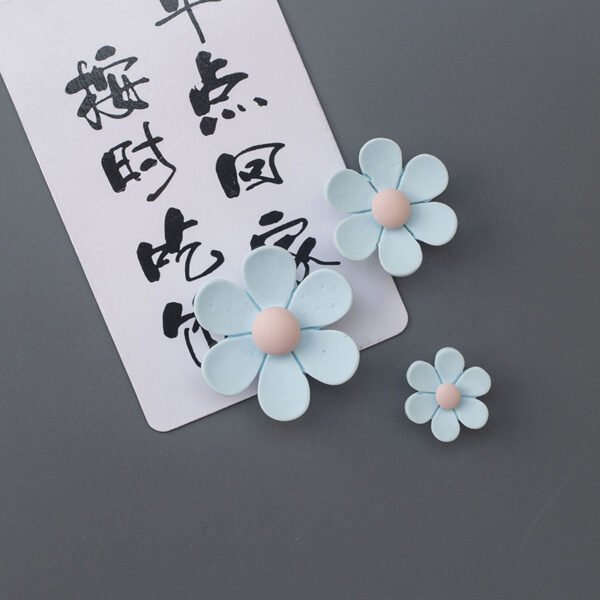 wholesale adorable daisies, elegant flowers, ins japanese style fresh 3d resin magnetic stickers for fridge magnets factory direct