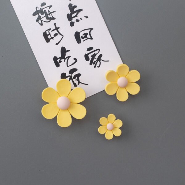wholesale adorable daisies, elegant flowers, ins japanese style fresh 3d resin magnetic stickers for fridge magnets factory direct