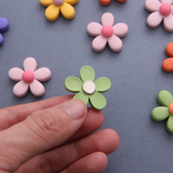 wholesale flower fridge magnets, five-petal flowers, strong magnetic ironstone, creative fresh and artistic magnetic stickers factory direct