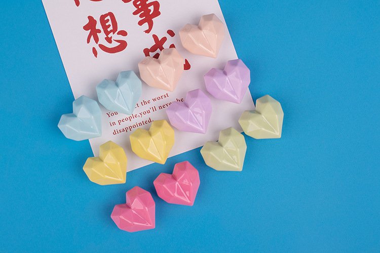 wholesale same style rhombus and heart-shaped creative fridge magnets, couples' wedding cartoon 3d peach heart resin magnets factory direct