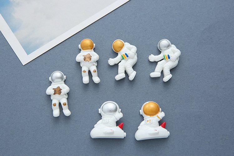 wholesale astronaut fridge magnets, magnetic stickers, space shuttle iron magnets, creative space fridge decorations, message stickers factory direct