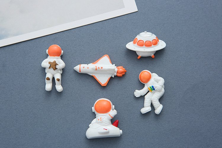 wholesale astronaut fridge magnets, magnetic stickers, space shuttle iron magnets, creative space fridge decorations, message stickers factory direct