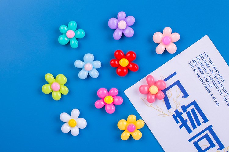 wholesale adorable 3d five-petal flower fridge magnets, magnetic attraction, instant photo fixing, high aesthetic home decorative magnets factory direct