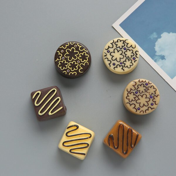 wholesale fun simulated chocolate heart 3d fridge magnets, resin magnetic decorative stickers, magnetic stickers, photo and message stickers factory direct