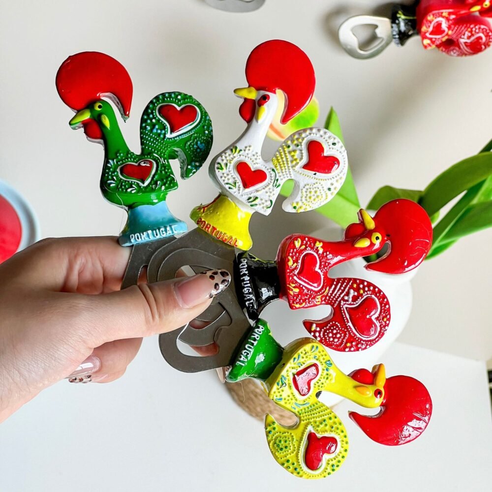 wholesale rooster and lizard-shaped fridge magnets, travel souvenirs, home decorative crafts, creative resin bottle openers factory direct