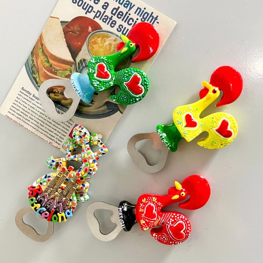 wholesale rooster and lizard-shaped fridge magnets, travel souvenirs, home decorative crafts, creative resin bottle openers factory direct