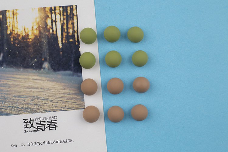 wholesale sandblasted magnetic morandi round stickers, whiteboard and slotted board photo stickers, minimalist fridge magnets, magnetic stickers factory direct