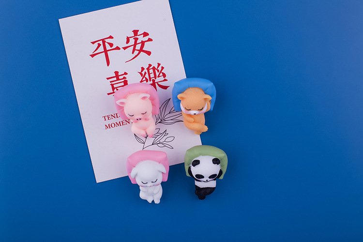 wholesale animal fridge magnets: pandas, pink pigs, little dogs, white rabbits, sleeping beds, tablecloths factory direct