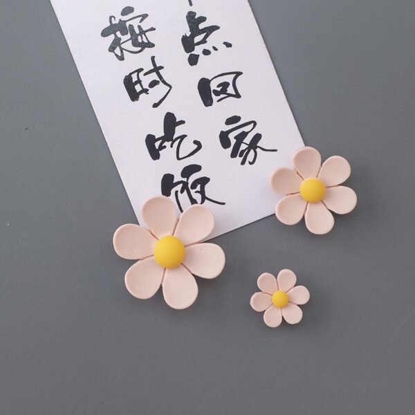 wholesale adorable daisies, elegant flowers, ins japanese style fresh 3d resin magnetic stickers for fridge magnets factory direct