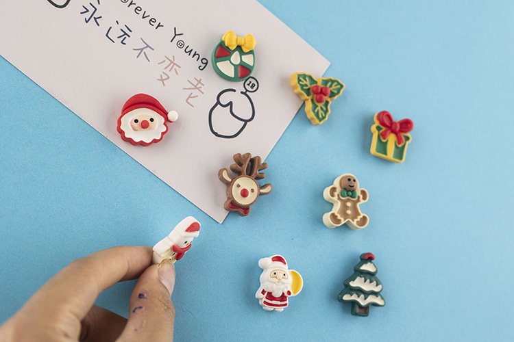 wholesale cartoon christmas fridge magnets, magnetic stickers, santa claus, gift, reindeer, snowflakes, magnetic stickers, decorative stickers for festivals factory direct