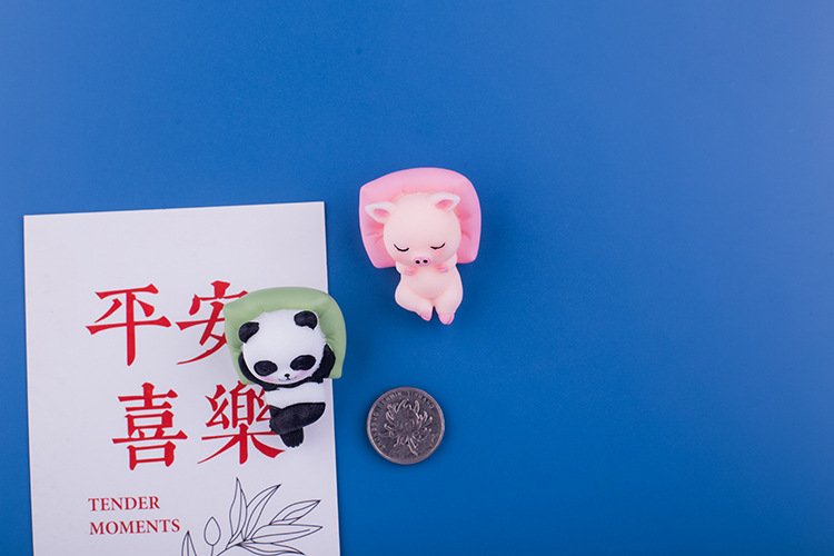 wholesale animal fridge magnets: pandas, pink pigs, little dogs, white rabbits, sleeping beds, tablecloths factory direct