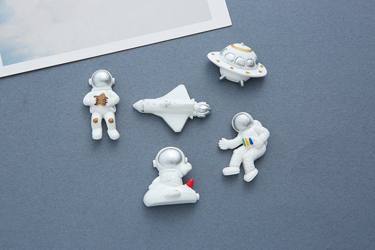 wholesale astronaut fridge magnets, magnetic stickers, space shuttle iron magnets, creative space fridge decorations, message stickers factory direct