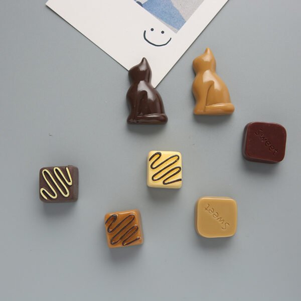 wholesale fun simulated chocolate heart 3d fridge magnets, resin magnetic decorative stickers, magnetic stickers, photo and message stickers factory direct