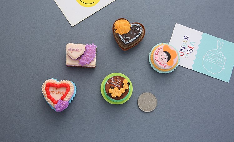 wholesale creative 3d simulated food fridge magnets, birthday cakes, pastries, hamburgers, gourmet resin magnetic decorative stickers factory direct