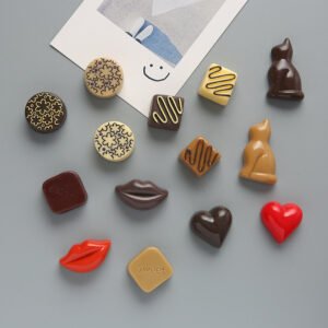wholesale fun simulated chocolate heart 3d fridge magnets, resin magnetic decorative stickers, magnetic stickers, photo and message stickers factory direct