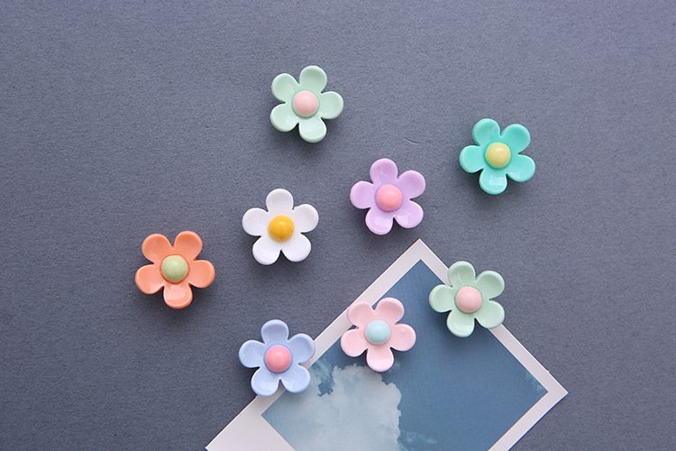 wholesale special price flower fridge magnets, five-petal flowers strong magnetic ironstone, creative fresh and artistic magnetic stickers customized factory direct