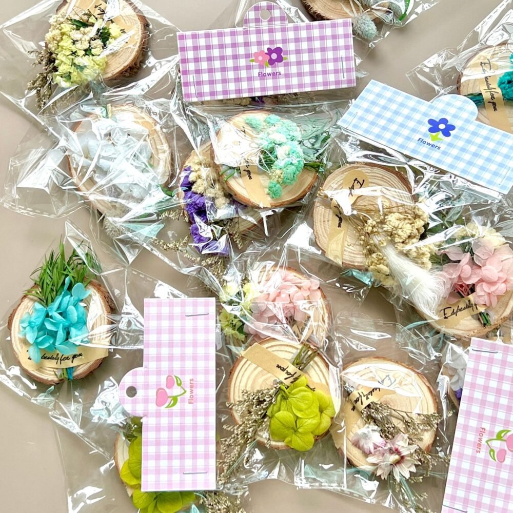 wholesale natural wood-colored handcrafted dried flower bouquets, tree ring wood slices magnetic decorative fridge magnets for home daily use factory direct