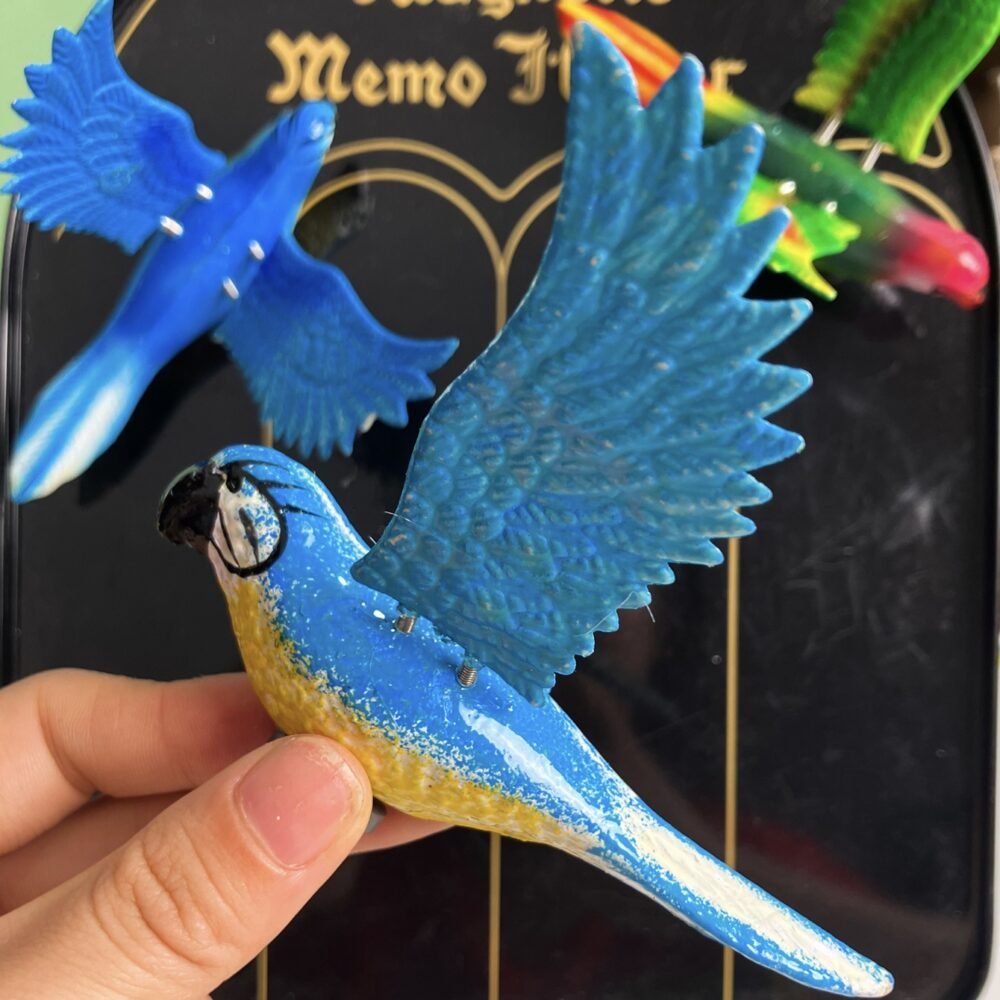 wholesale adorable realistic bird-shaped fridge magnets with movable limbs, colorful painted design for home daily use factory direct
