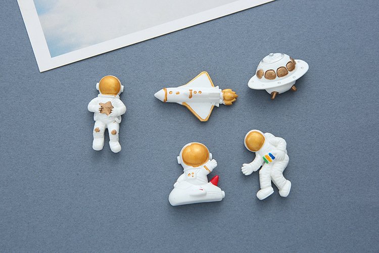 wholesale astronaut fridge magnets, magnetic stickers, space shuttle iron magnets, creative space fridge decorations, message stickers factory direct