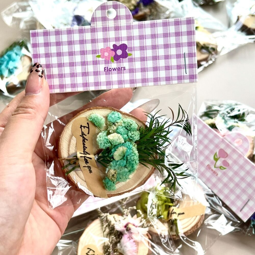 wholesale natural wood-colored handcrafted dried flower bouquets, tree ring wood slices magnetic decorative fridge magnets for home daily use factory direct