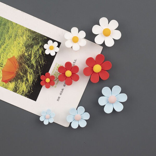 wholesale adorable daisies, elegant flowers, ins japanese style fresh 3d resin magnetic stickers for fridge magnets factory direct