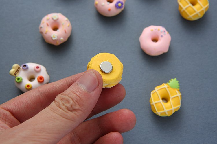 wholesale colorful simulated pu donut fridge magnets, photography props, decorative models, cake and dessert factory direct
