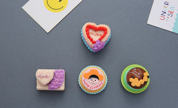 wholesale creative 3d simulated food fridge magnets, birthday cakes, pastries, hamburgers, gourmet resin magnetic decorative stickers factory direct