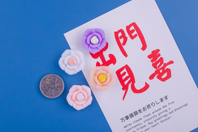 wholesale macaron mini five-petal flower fridge magnets, magnetic stickers, personalized creative and cute decorative resin magnetic stickers factory direct