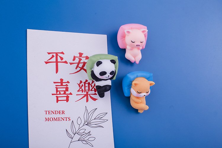 wholesale animal fridge magnets: pandas, pink pigs, little dogs, white rabbits, sleeping beds, tablecloths factory direct