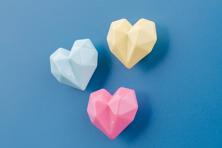 wholesale same style rhombus and heart-shaped creative fridge magnets, couples' wedding cartoon 3d peach heart resin magnets factory direct