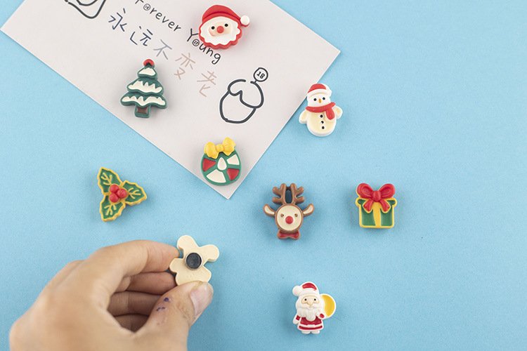 wholesale cartoon christmas fridge magnets, magnetic stickers, santa claus, gift, reindeer, snowflakes, magnetic stickers, decorative stickers for festivals factory direct