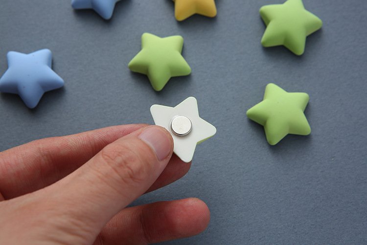 wholesale gummy heart and star-shaped magnetic fridge magnets, slotted board decorations, fixing instant photo magnets factory direct