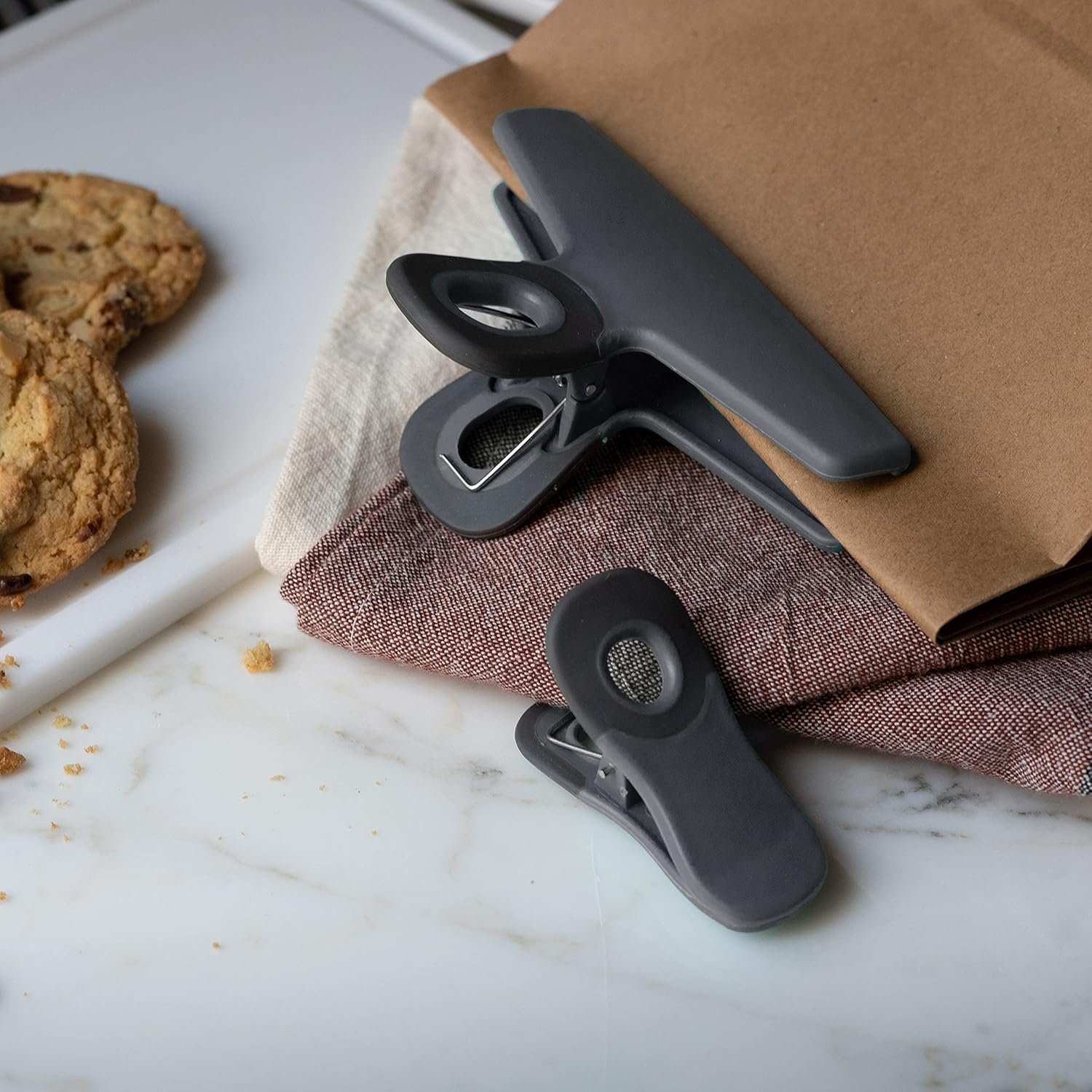 wholesale cook with color bag clips, heavy duty chip clip and refrigerator magnet clips for food storage with air tight seal grip for snack bags and food bags (grey, pack of 8) factory & supplier oem
